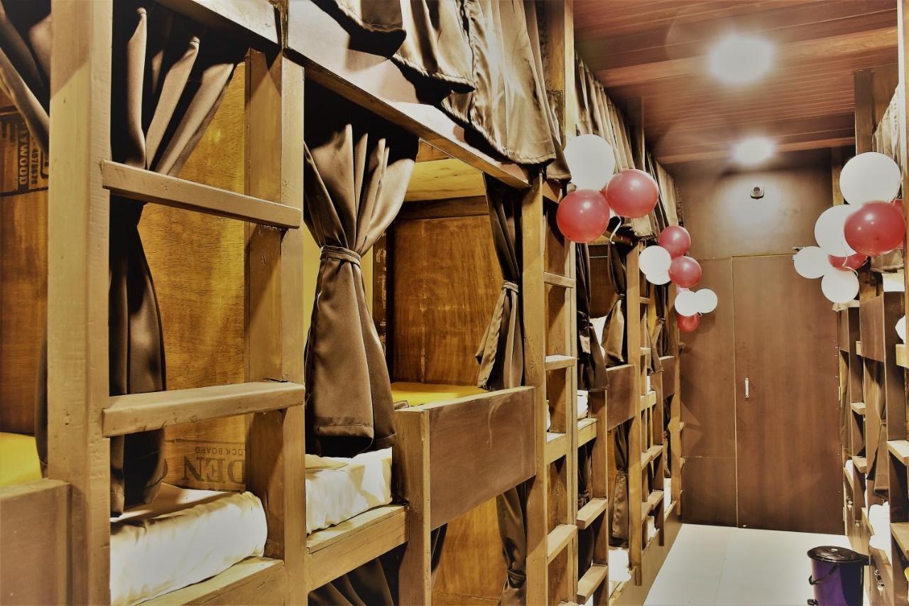 Asra Dormitory For Male And Female 뭄바이 외부 사진