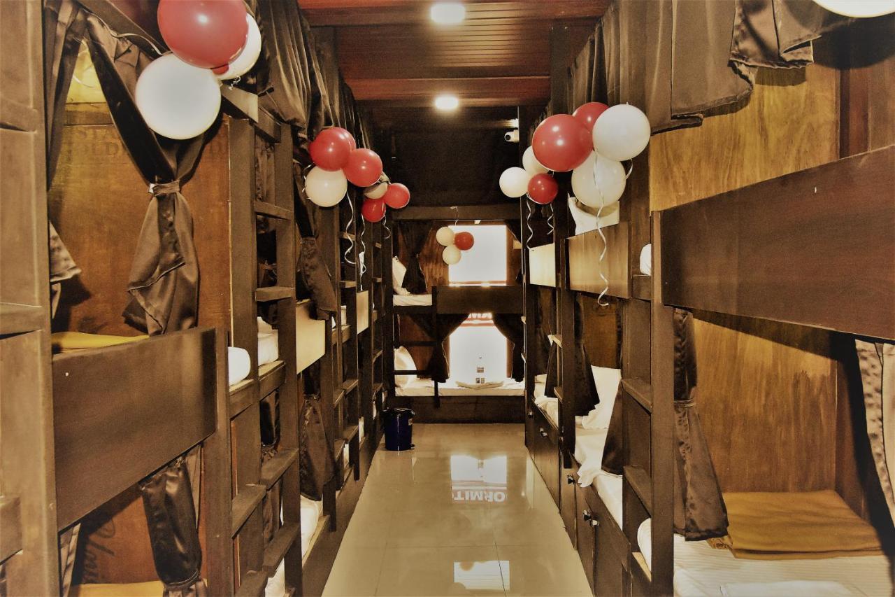 Asra Dormitory For Male And Female 뭄바이 외부 사진