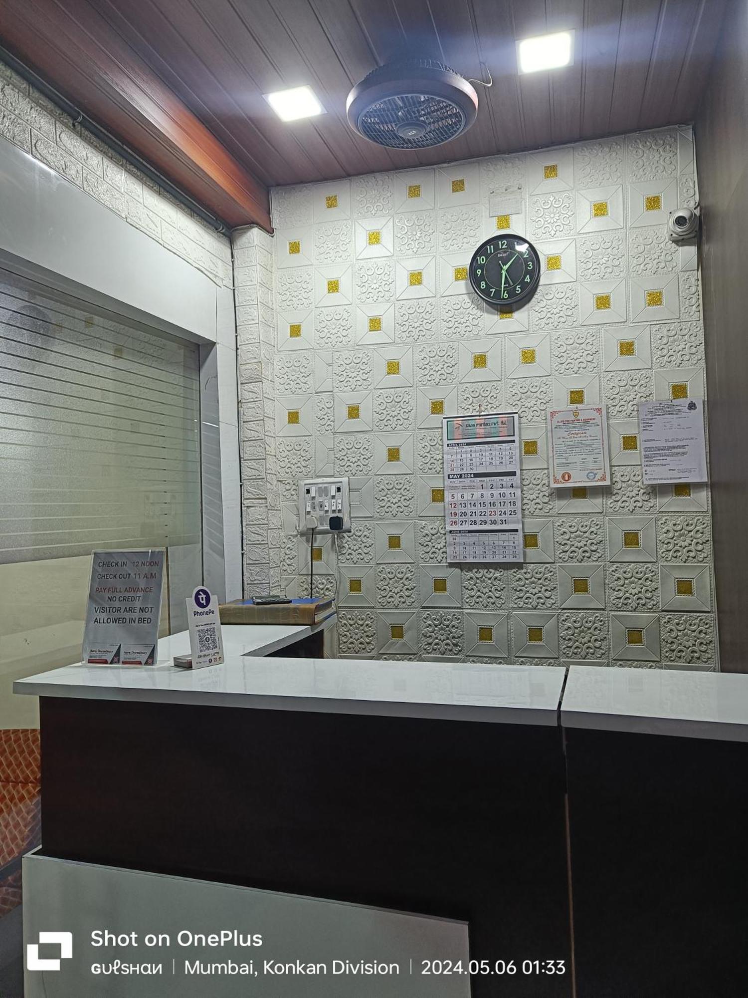 Asra Dormitory For Male And Female 뭄바이 외부 사진