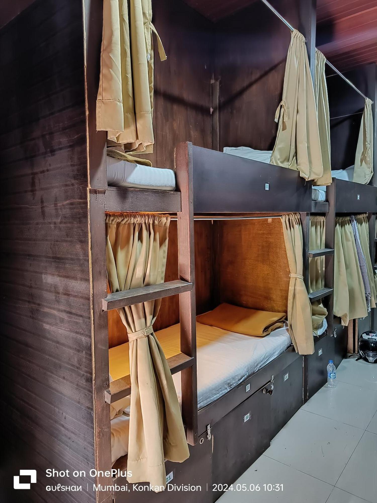 Asra Dormitory For Male And Female 뭄바이 외부 사진