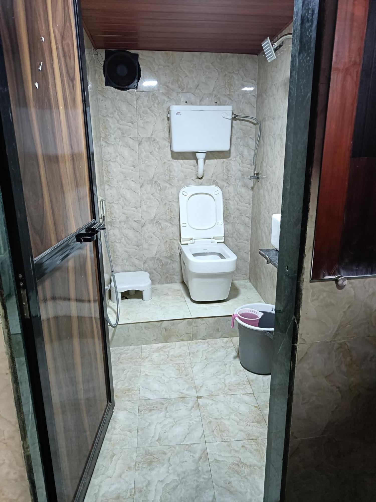 Asra Dormitory For Male And Female 뭄바이 외부 사진