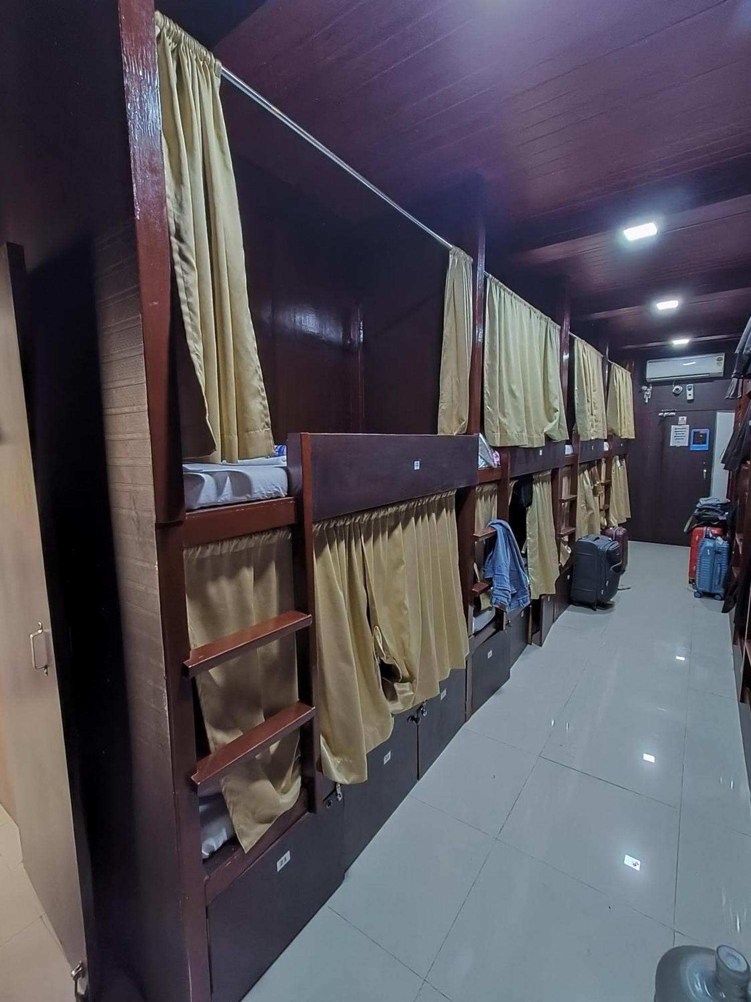 Asra Dormitory For Male And Female 뭄바이 외부 사진