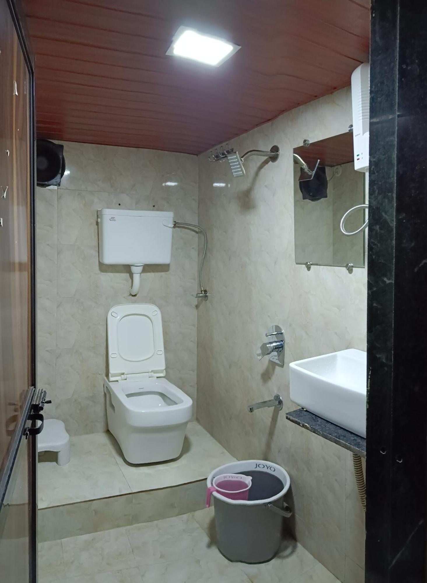 Asra Dormitory For Male And Female 뭄바이 외부 사진