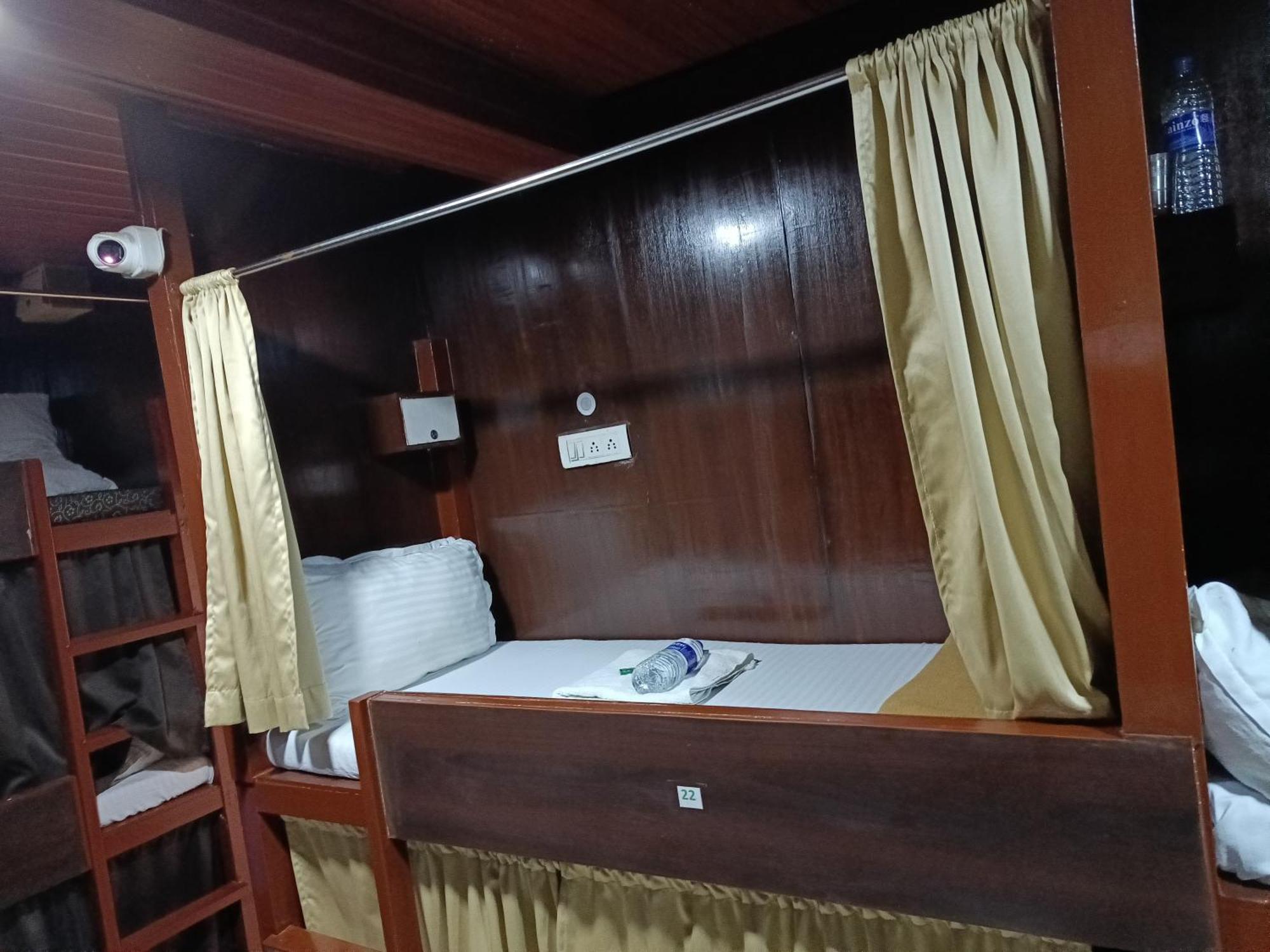 Asra Dormitory For Male And Female 뭄바이 외부 사진