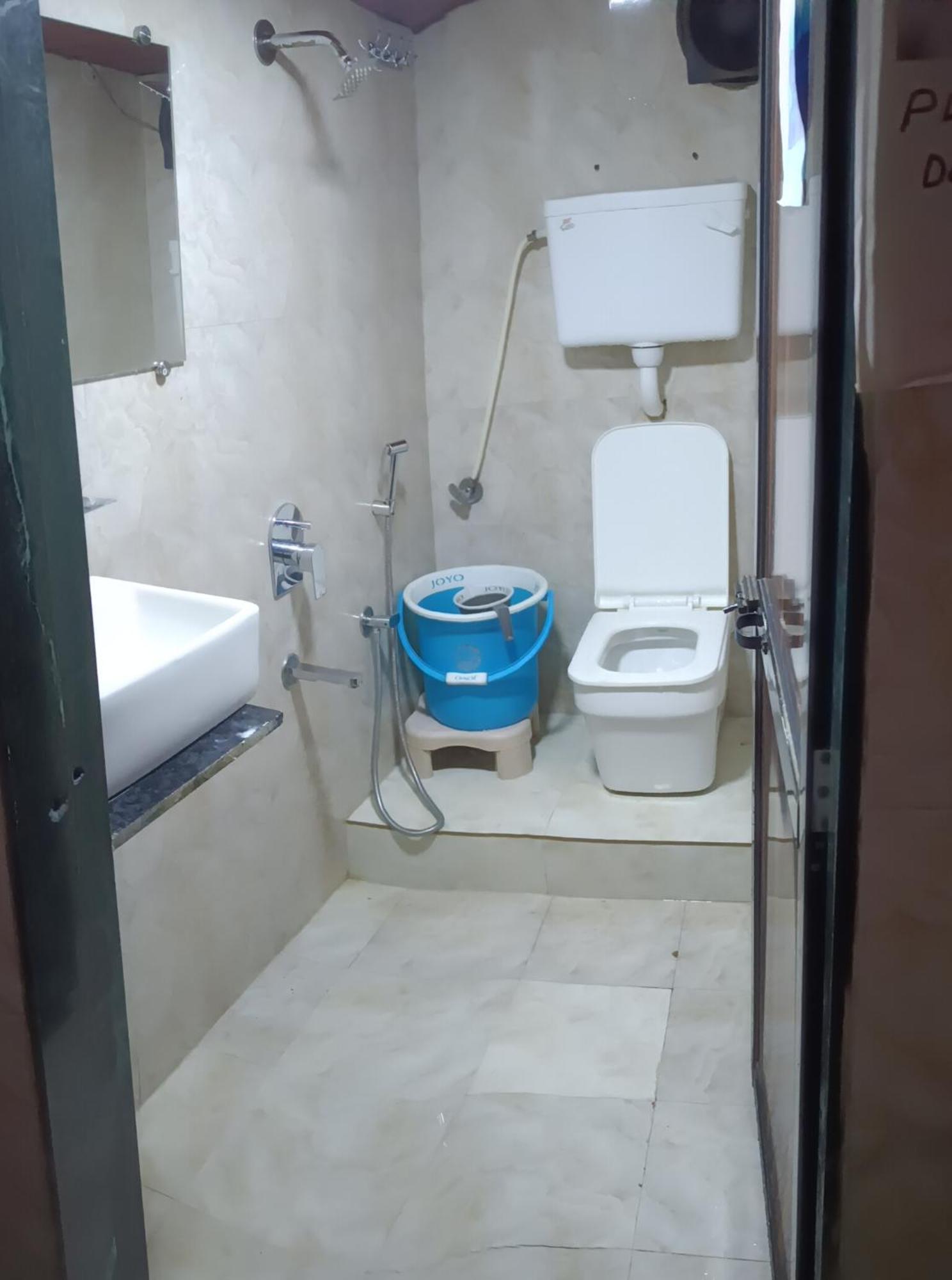 Asra Dormitory For Male And Female 뭄바이 외부 사진