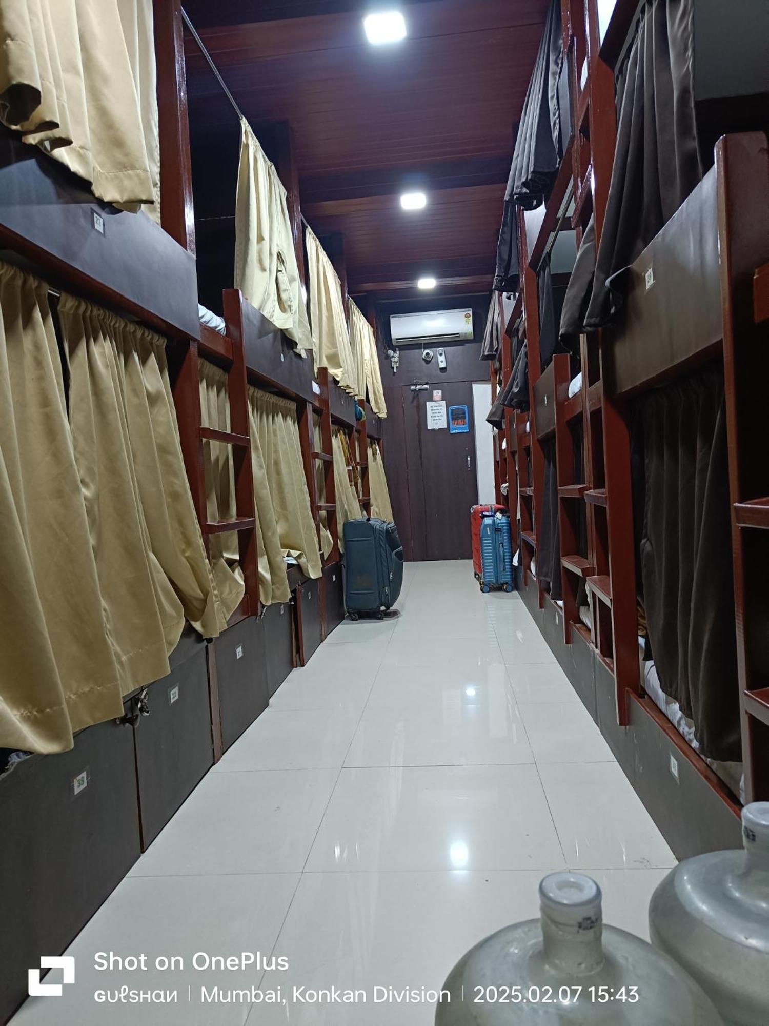 Asra Dormitory For Male And Female 뭄바이 외부 사진